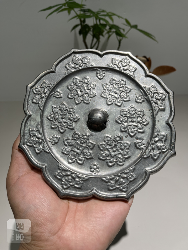 明 菱花形宝相花纹镜 - 图2